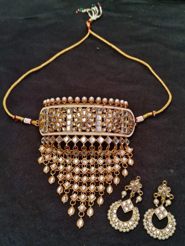 Rajasthani White Kundan Jewellery Set - Image 3