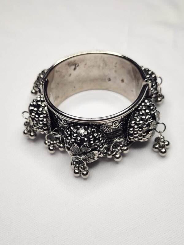 Black Metal Bracelet For Ladies